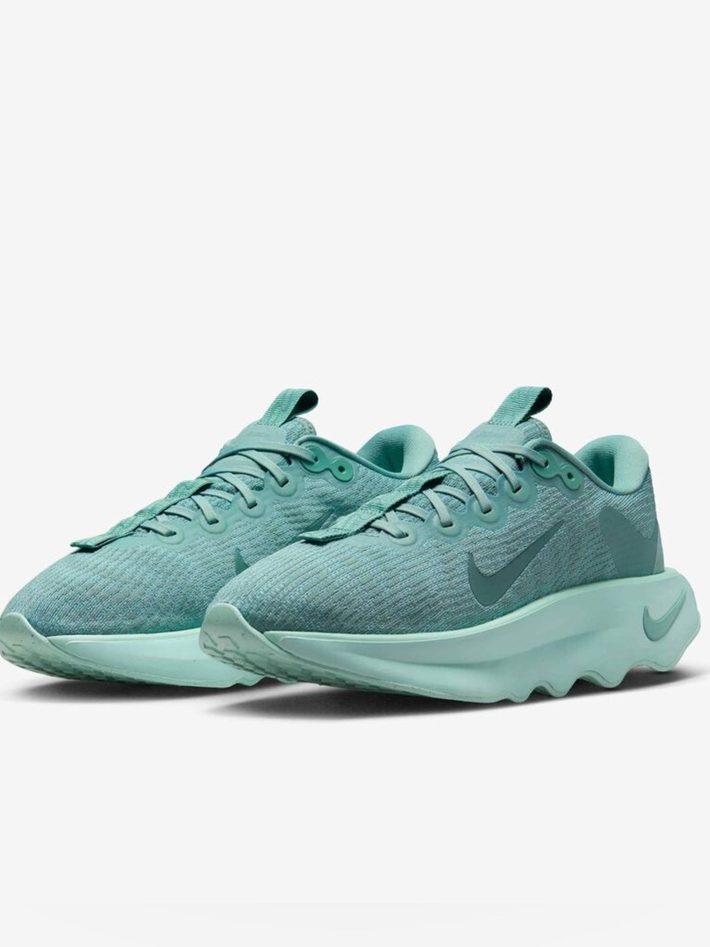 Nike Motiva Women’s Walking Sneakers Mint Green Size 6